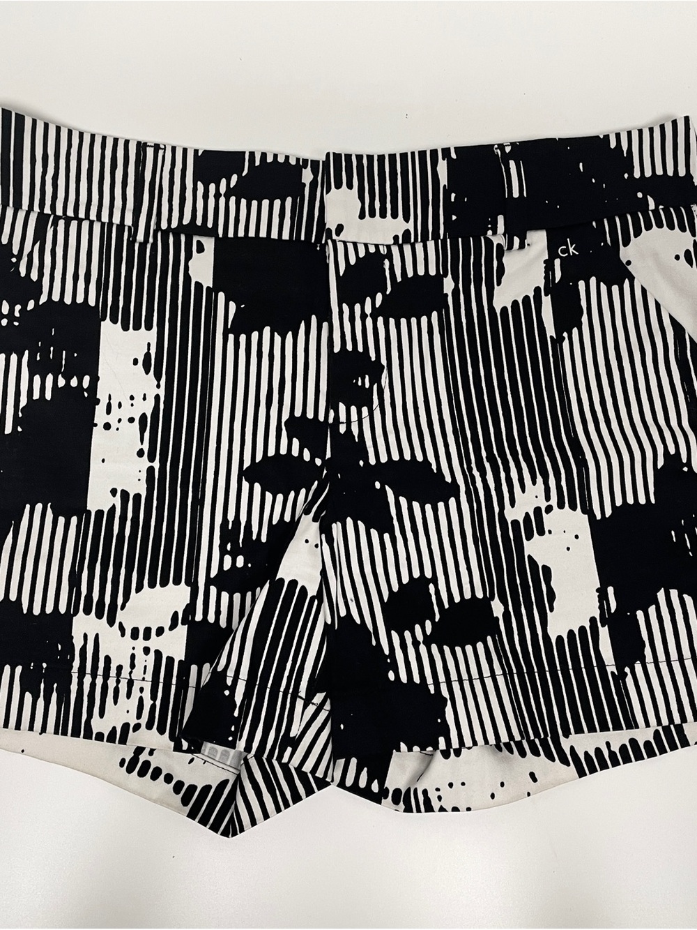 Calvin Klein Black and White Patterned Women’s Shorts
